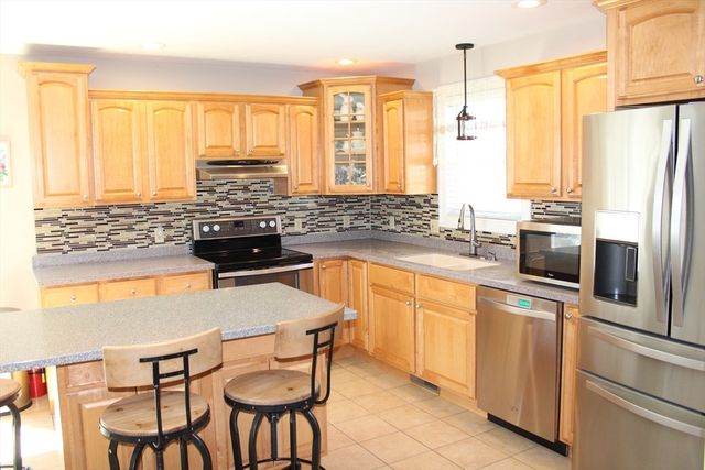 2026 Parker St, Springfield, MA 01128