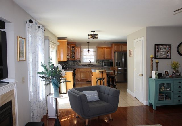 2026 Parker St, Springfield, MA 01128