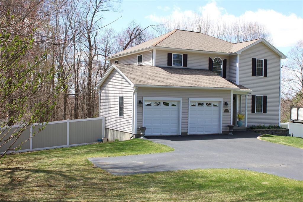 2026 Parker St, Springfield, MA 01128