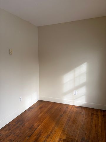 90 Bacon Steet 3, Waltham, MA 02451