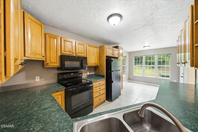 1134 Deer Trail Way, Seymour, TN 37865