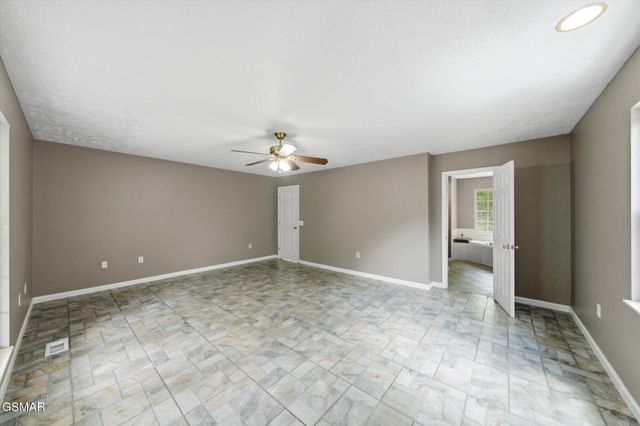 1134 Deer Trail Way, Seymour, TN 37865