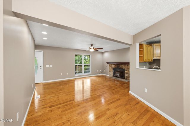 1134 Deer Trail Way, Seymour, TN 37865