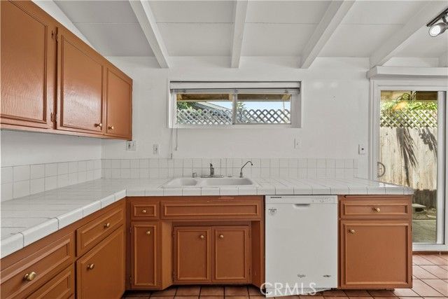 19824 Gilmore, Woodland Hills (los Angeles), CA 91367