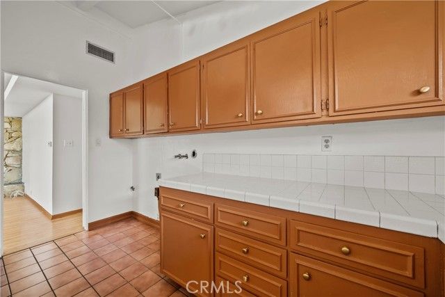 19824 Gilmore, Woodland Hills (los Angeles), CA 91367