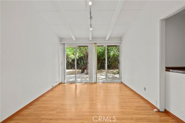 19824 Gilmore, Woodland Hills (los Angeles), CA 91367