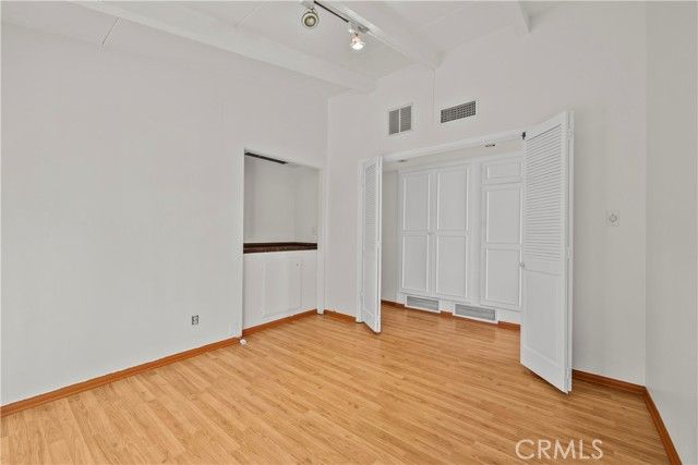 19824 Gilmore, Woodland Hills (los Angeles), CA 91367