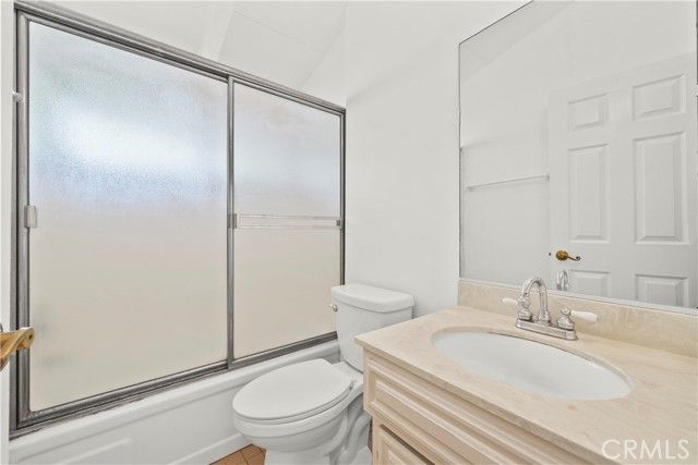 19824 Gilmore, Woodland Hills (los Angeles), CA 91367