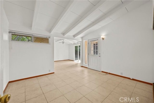 19824 Gilmore, Woodland Hills (los Angeles), CA 91367