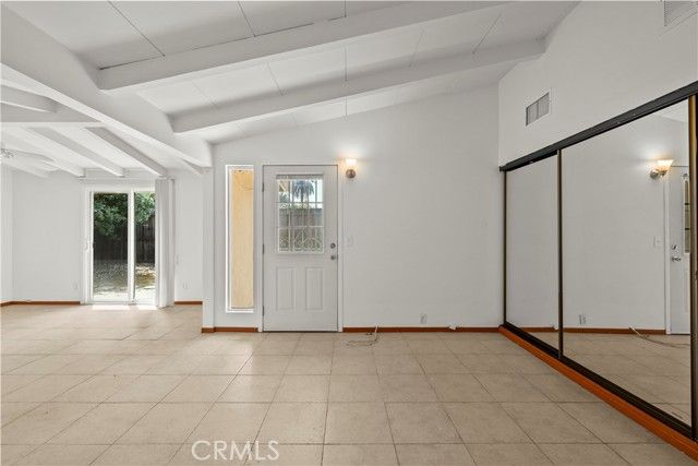 19824 Gilmore, Woodland Hills (los Angeles), CA 91367