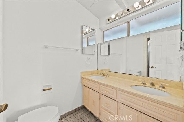 19824 Gilmore, Woodland Hills (los Angeles), CA 91367