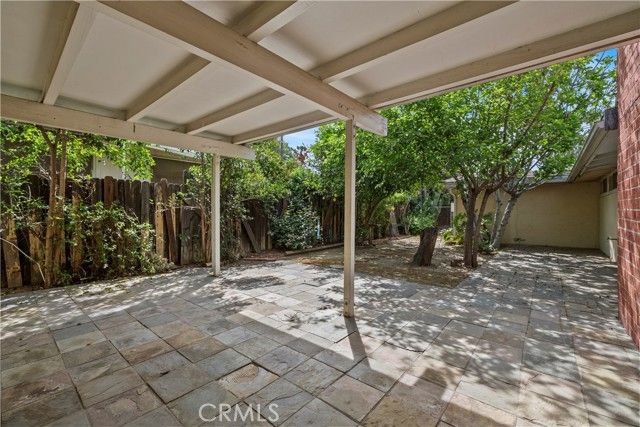 19824 Gilmore, Woodland Hills (los Angeles), CA 91367
