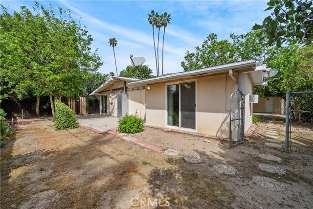 19824 Gilmore, Woodland Hills (los Angeles), CA 91367
