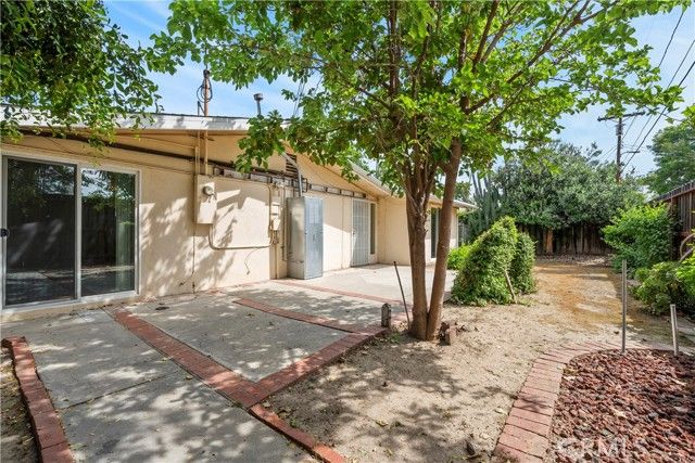 19824 Gilmore, Woodland Hills (los Angeles), CA 91367