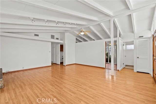 19824 Gilmore, Woodland Hills (los Angeles), CA 91367