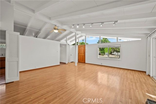 19824 Gilmore, Woodland Hills (los Angeles), CA 91367