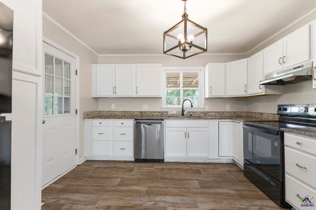 124 Carterwoods Drive, Warner Robins, GA 31088