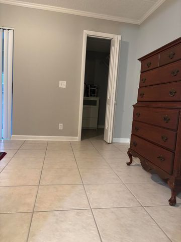 400 Village Green Circle W 202, Palm Springs, FL 33461