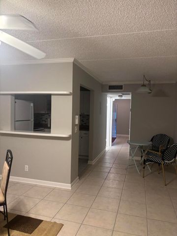 400 Village Green Circle W 202, Palm Springs, FL 33461