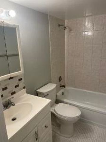 400 Village Green Circle W 202, Palm Springs, FL 33461