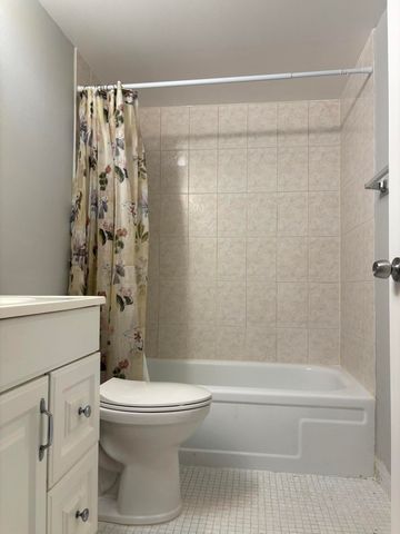 400 Village Green Circle W 202, Palm Springs, FL 33461