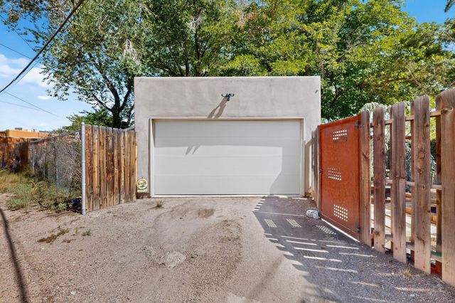 405 Amherst Drive NE, Albuquerque, NM 87106
