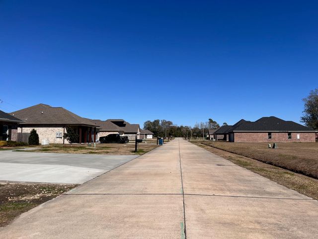 165 Le Belle Maison Drive, Raceland, LA 70394