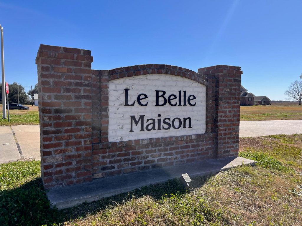 165 Le Belle Maison Drive, Raceland, LA 70394