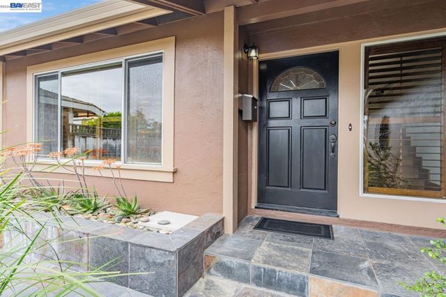 5684 Calpine Dr, San Jose, CA 95123