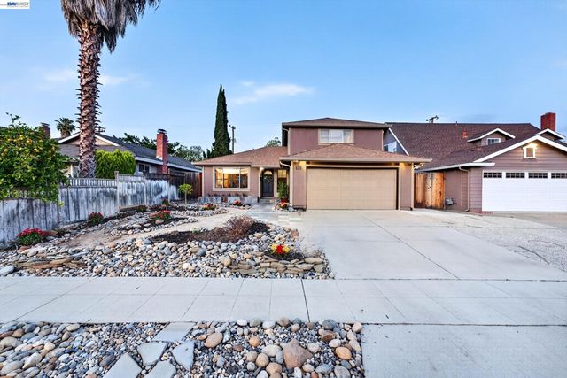 5684 Calpine Dr, San Jose, CA 95123