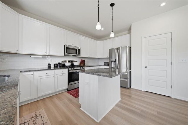 176 Norfleet LN, Suffolk, VA 23434
