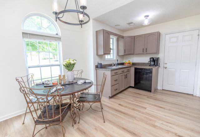 140 Granda Flora Dr, White House, TN 37188