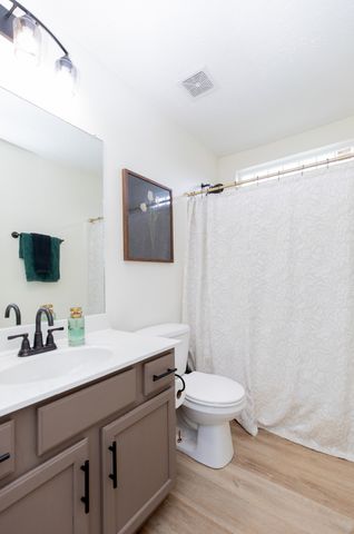 140 Granda Flora Dr, White House, TN 37188