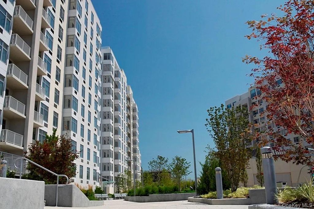 40-28 College point Boulevard 1203, Flushing, NY 11355