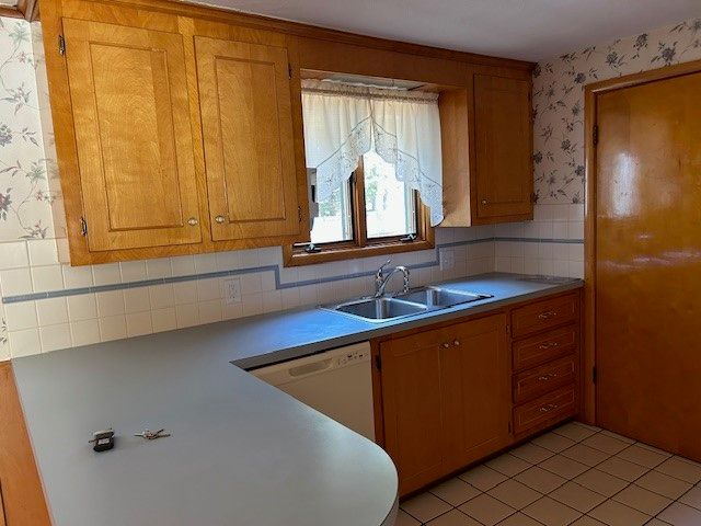 67 Ashwood Avenue, Warwick, RI 02886