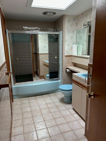 67 Ashwood Avenue, Warwick, RI 02886