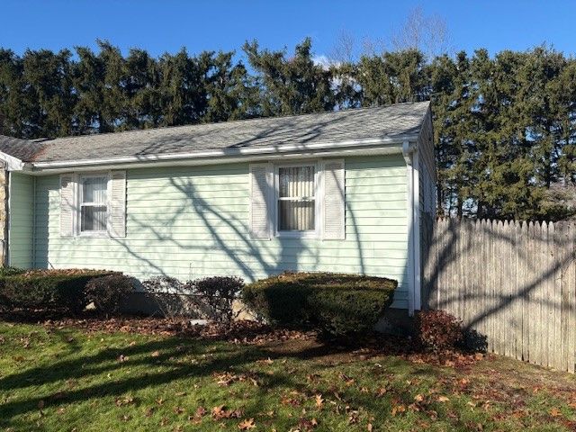 67 Ashwood Avenue, Warwick, RI 02886