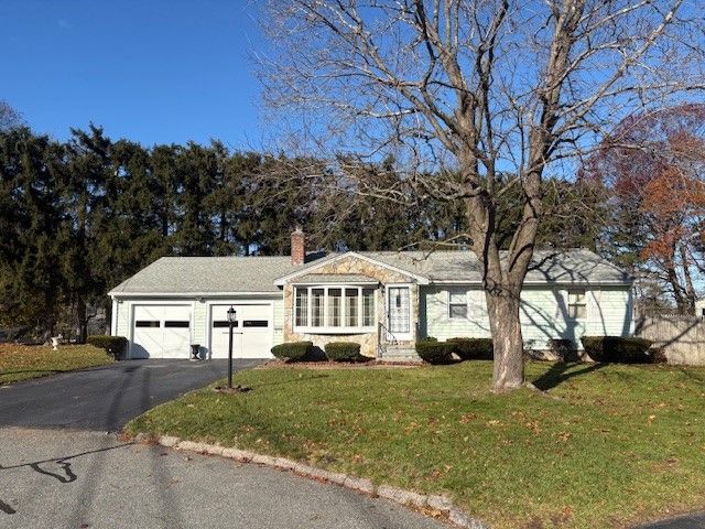 67 Ashwood Avenue, Warwick, RI 02886