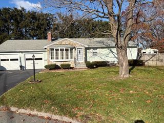 67 Ashwood Avenue, Warwick, RI 02886