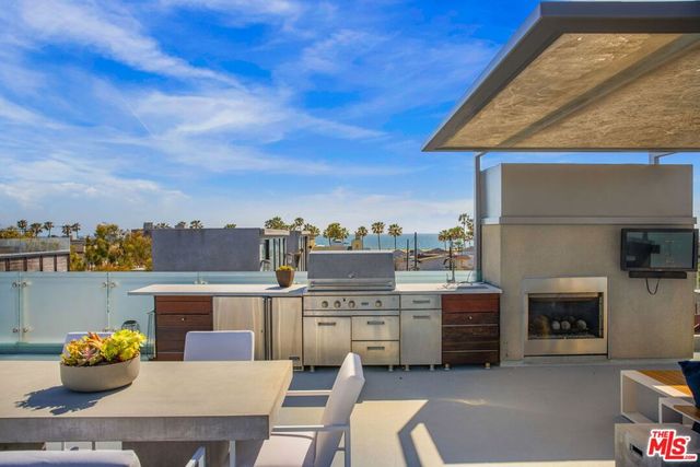 49 Brooks Avenue, Venice, CA 90291