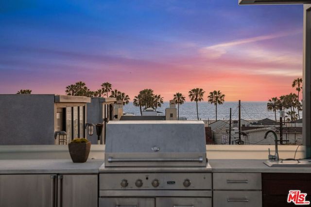49 Brooks Avenue, Venice, CA 90291
