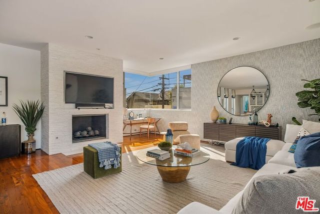 49 Brooks Avenue, Venice, CA 90291