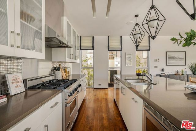 49 Brooks Avenue, Venice, CA 90291