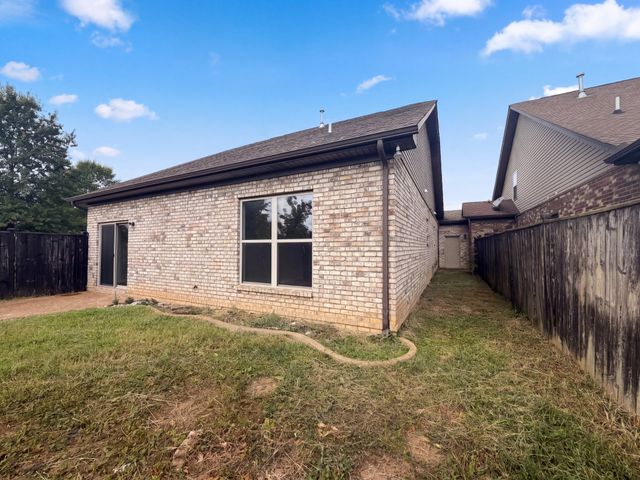 100 Trenton Ln, Hendersonville, TN 37075