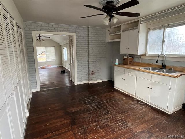 5805 Swan Creek Road, Saginaw, MI 48609