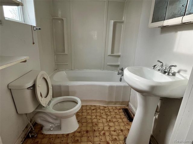 5805 Swan Creek Road, Saginaw, MI 48609