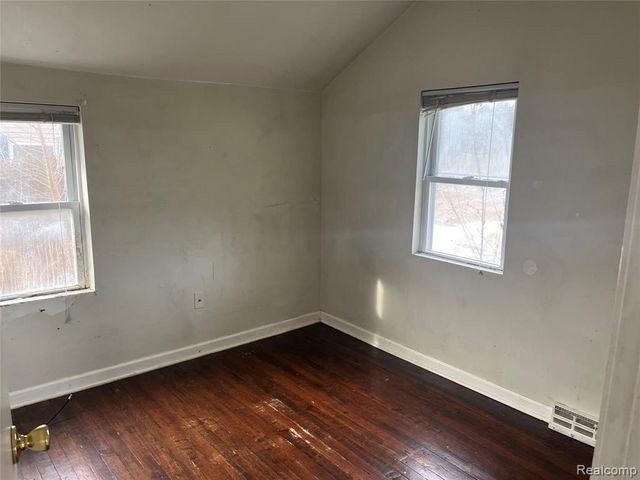 5805 Swan Creek Road, Saginaw, MI 48609