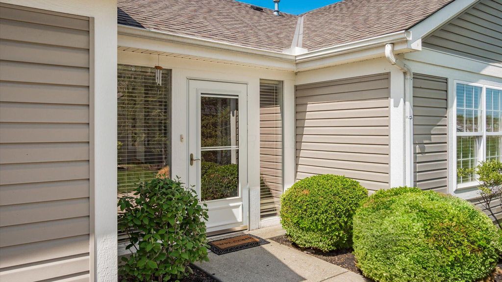 42 Ellington Commons Lane, Granville, OH 43023