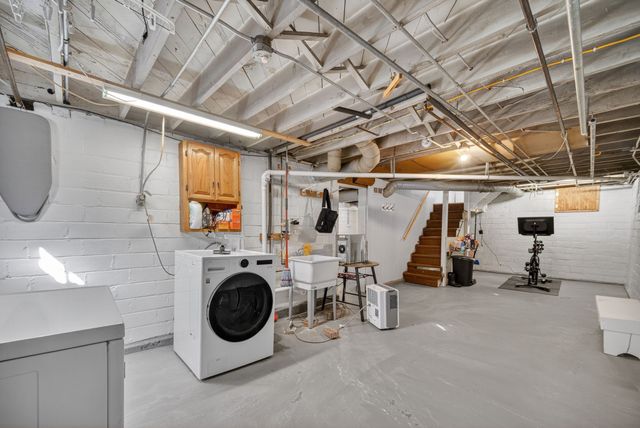 3109 E 9th Street, Des Moines, IA 50316