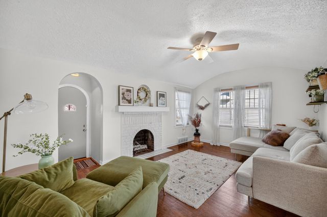 3109 E 9th Street, Des Moines, IA 50316